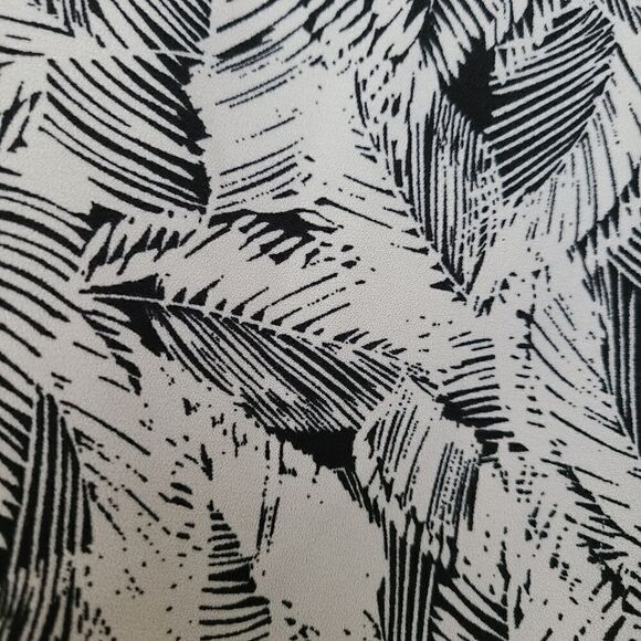 Banana Republic Black & White Leaf Print Dress Shorts 10 - Picture 6 of 15